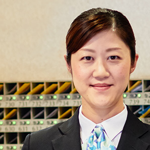 フロントスタッフ（日勤）