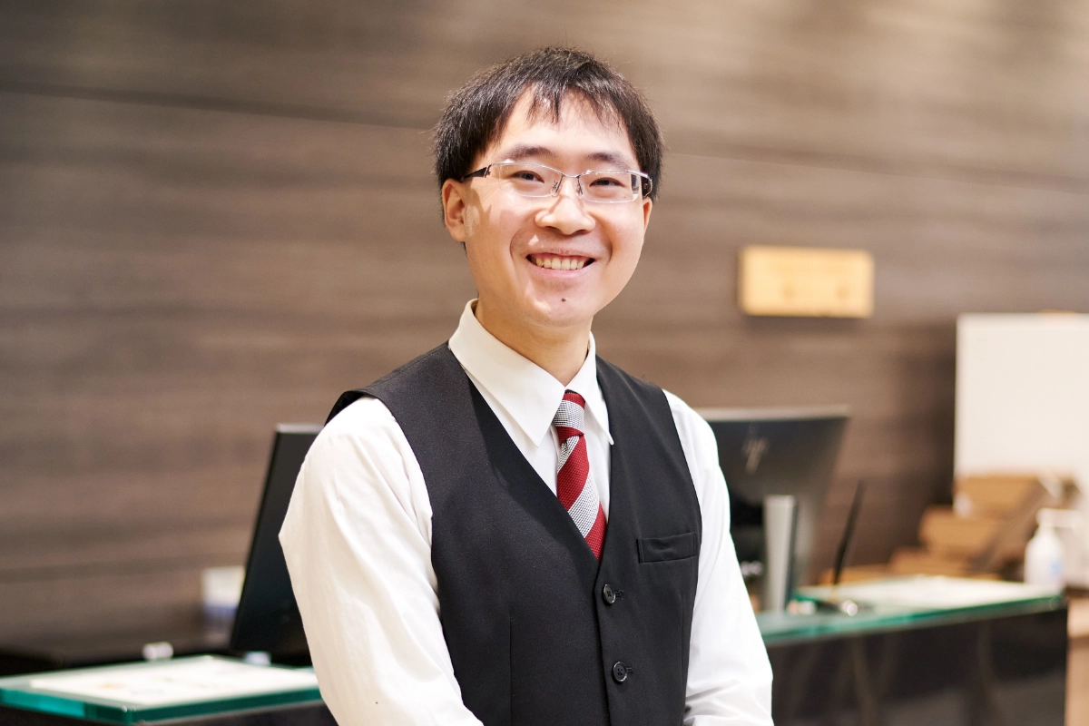 I.I.さんの正面笑顔の様子